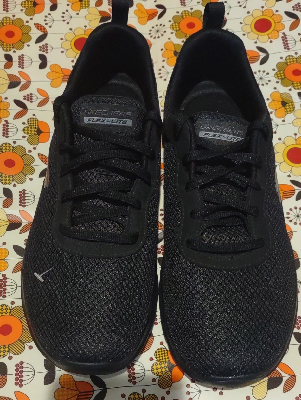 Skechers Air Cooled Memory Foam Wide Fit Size 8.5 US Black Women